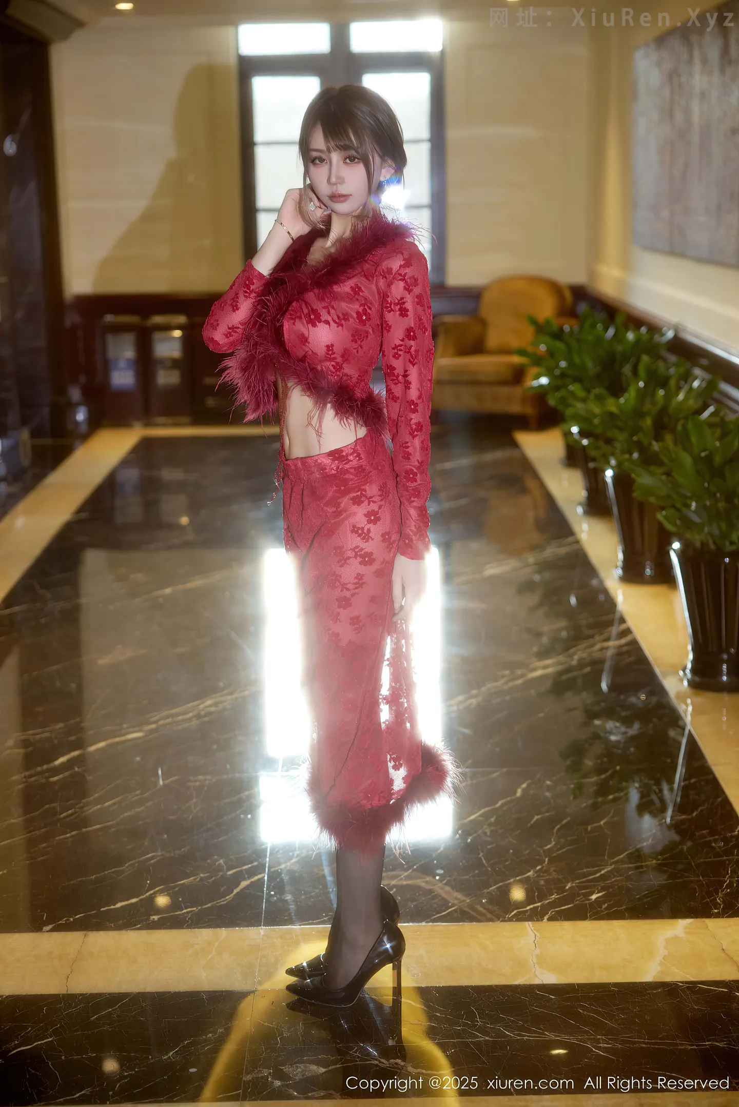 图片[5]-[XiuRen秀人网] VOL.10848 模特Zoe柚柚性感红色复古服饰配超薄黑丝秀凹凸身材诱惑写真52P-秀人网官方网站